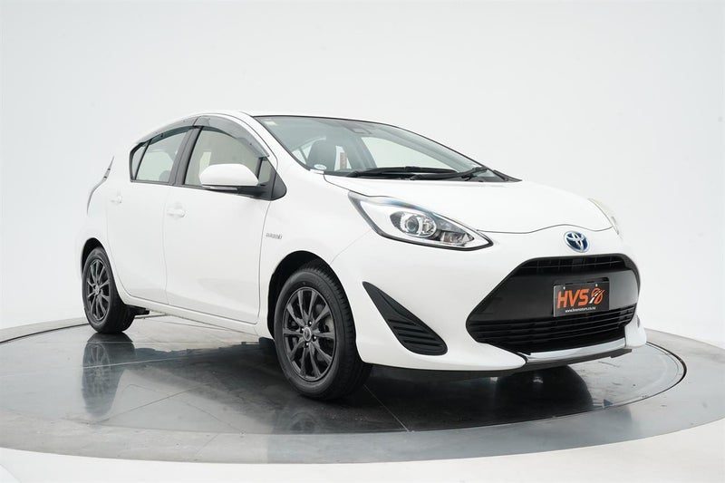 2020 Toyota Aqua Hybrid L, main photo