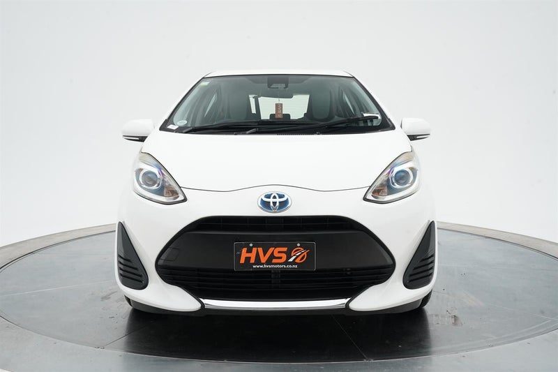 2020 Toyota Aqua Hybrid L, photo 2