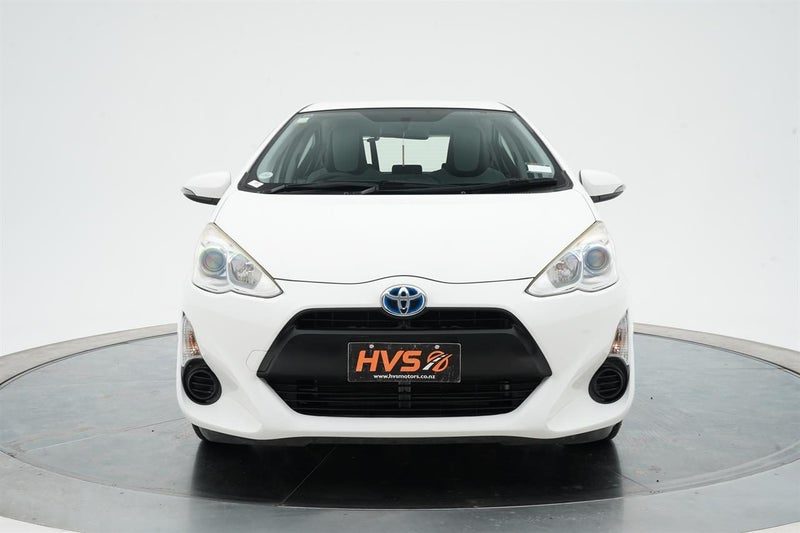 2015 Toyota Aqua Hybrid L, photo 2
