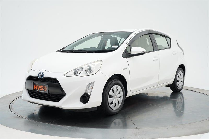 2015 Toyota Aqua Hybrid L, photo 3