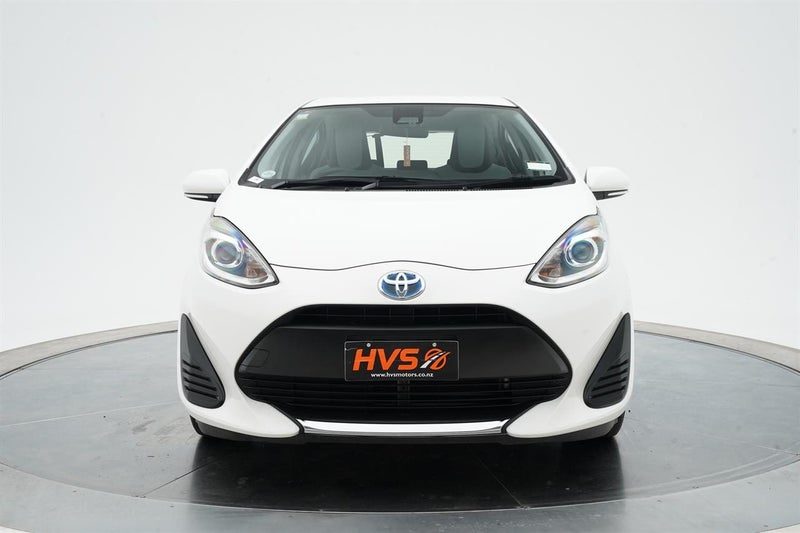 2021 Toyota Aqua Hybrid L, photo 2