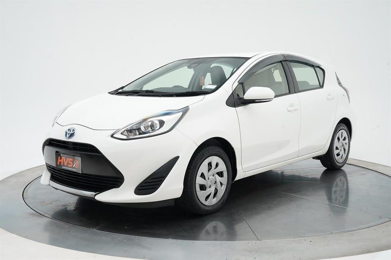 2021 Toyota Aqua Hybrid L, photo 3
