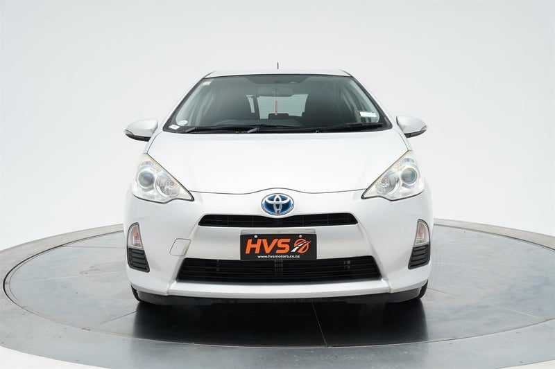 2014 Toyota Aqua Hybrid S, photo 2