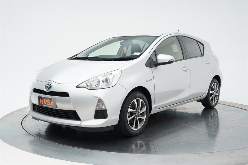 2014 Toyota Aqua Hybrid S, photo 3