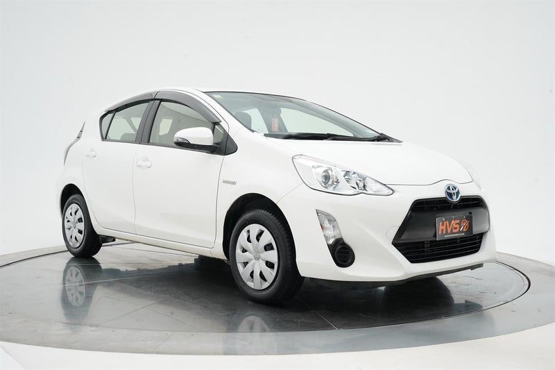 2015 Toyota Aqua Hybrid L, main photo