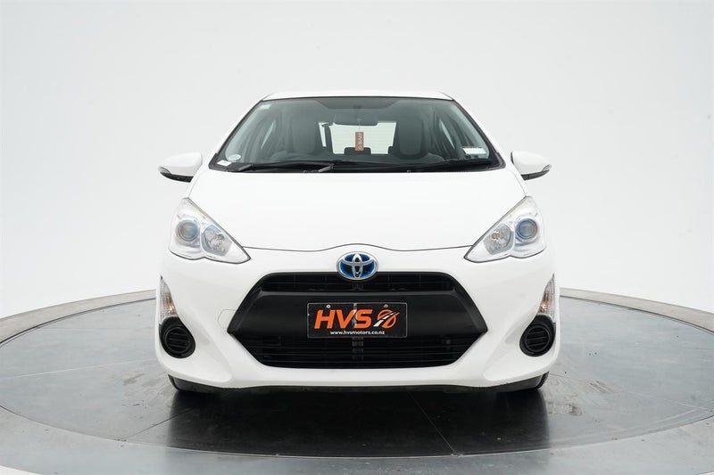 2015 Toyota Aqua Hybrid L, photo 2