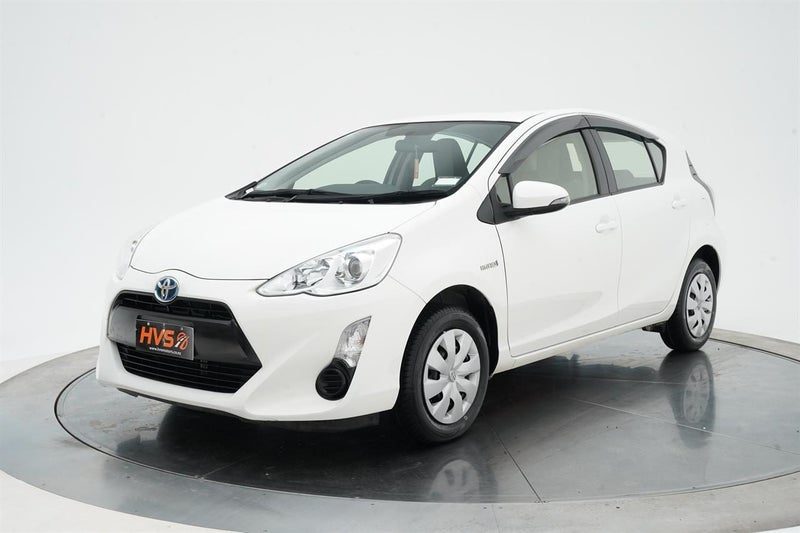 2015 Toyota Aqua Hybrid L, photo 3