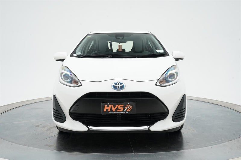 2021 Toyota Aqua Hybrid L, photo 2