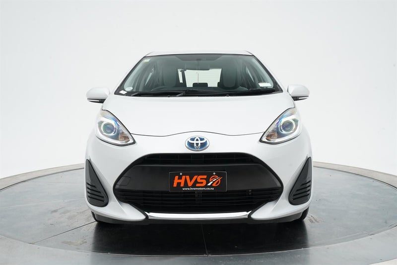 2020 Toyota Aqua Hybrid L, photo 2