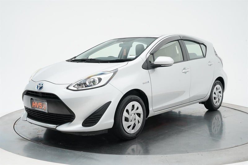 2020 Toyota Aqua Hybrid L, photo 3