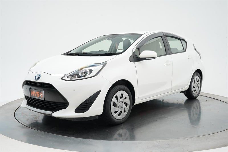 2021 Toyota Aqua Hybrid L, photo 3