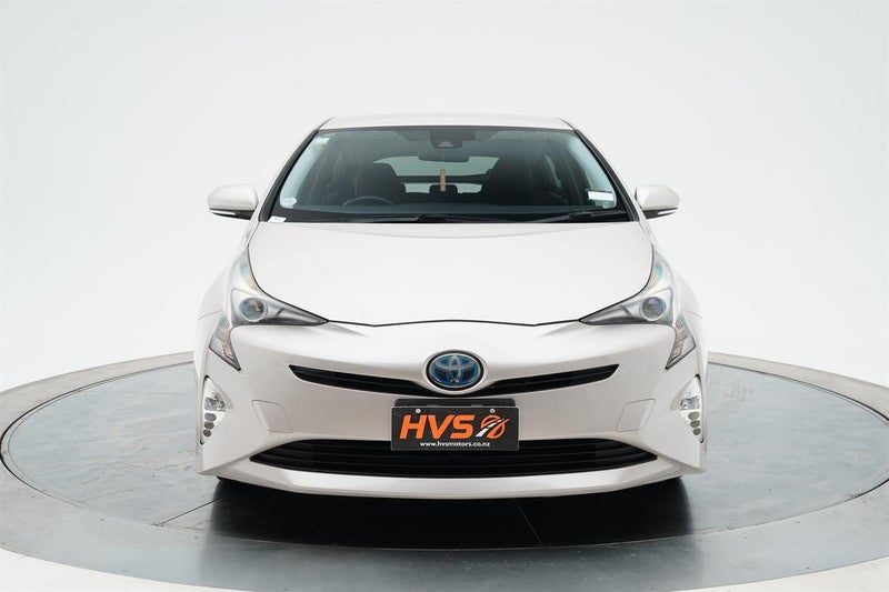 2017 Toyota Prius S Toyota Safety Sense, photo 2