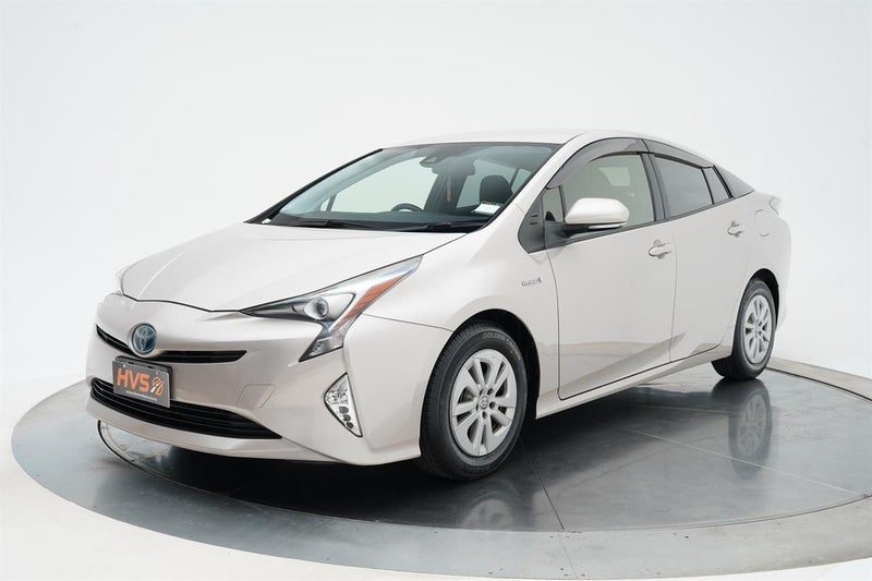 2017 Toyota Prius S Toyota Safety Sense, photo 3