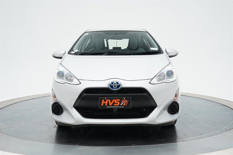 2016 Toyota Aqua Hybrid L, photo 2
