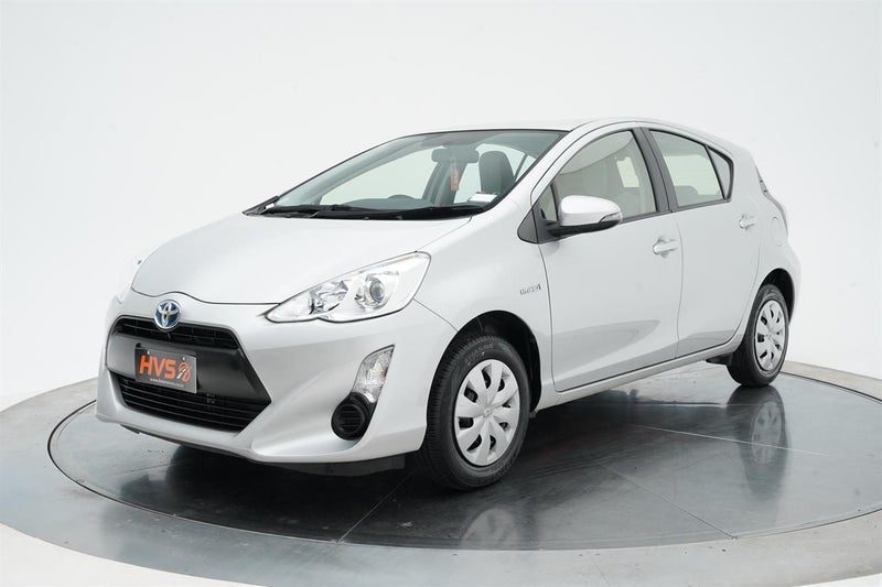 2016 Toyota Aqua Hybrid L, photo 3