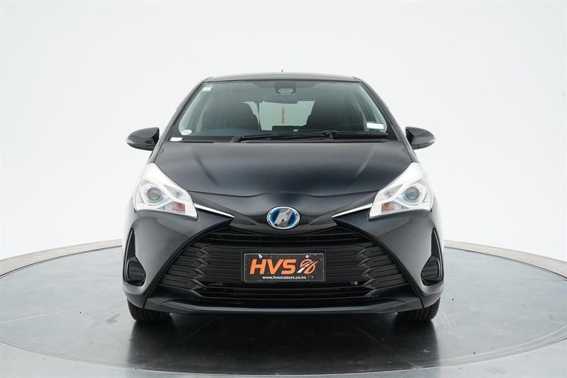 2017 Toyota Vitz HYBRID U, photo 2