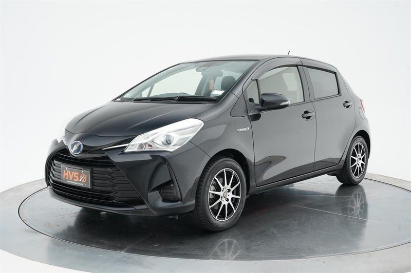 2017 Toyota Vitz HYBRID U, photo 3
