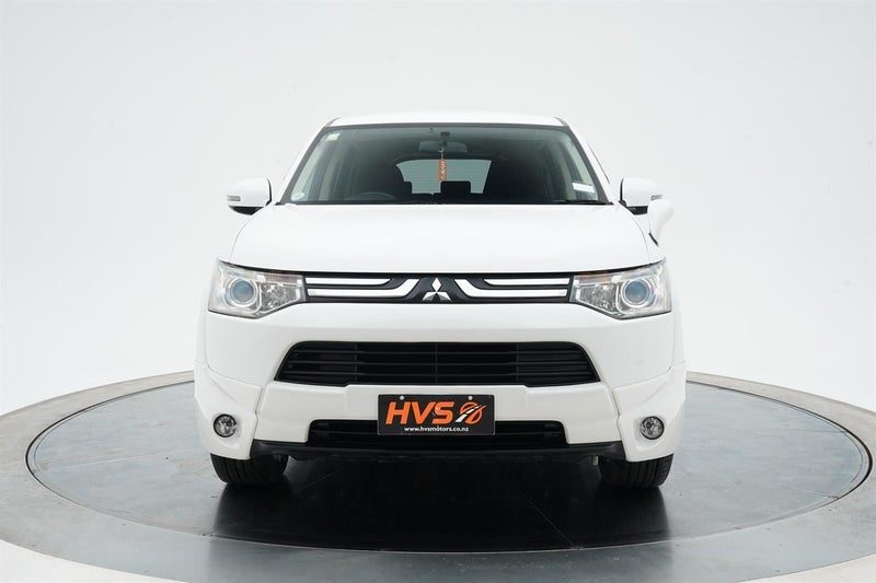 2013 Mitsubishi Outlander 24G 4WD 7 Seater, photo 2
