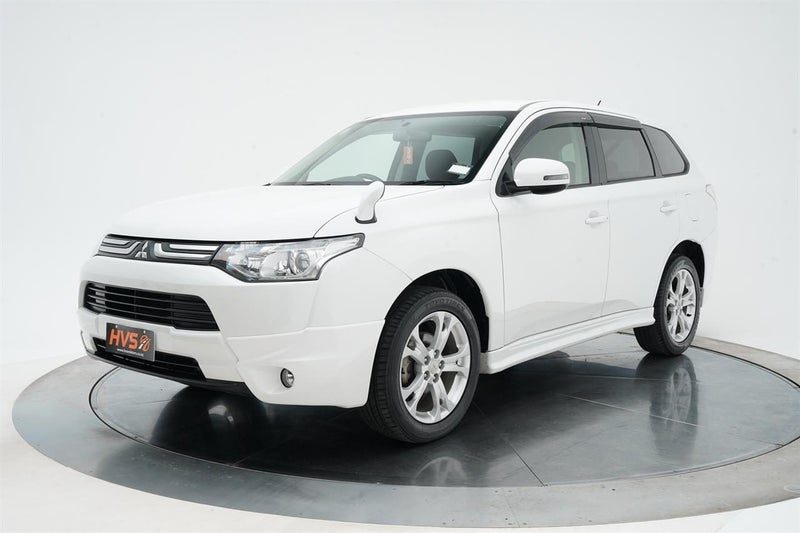 2013 Mitsubishi Outlander 24G 4WD 7 Seater, photo 3
