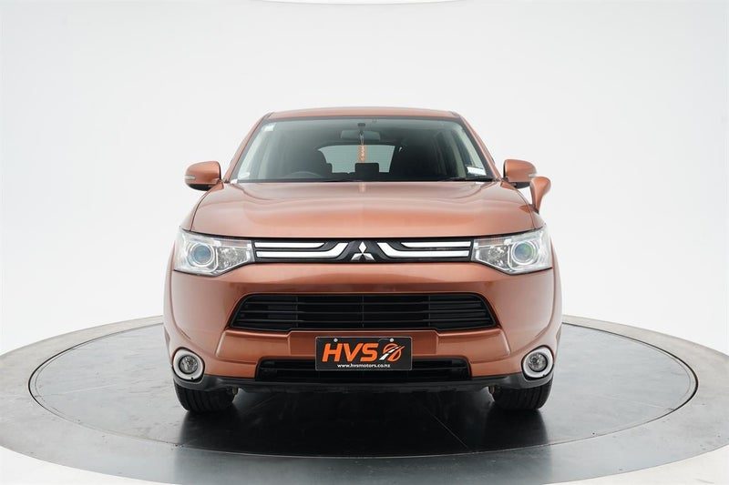 2013 Mitsubishi Outlander 24G 4WD 7 Seater, photo 2