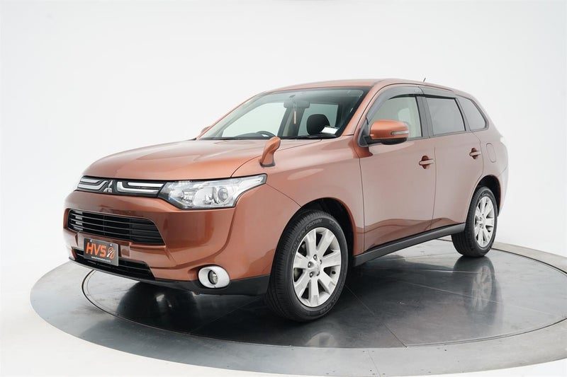 2013 Mitsubishi Outlander 24G 4WD 7 Seater, photo 3