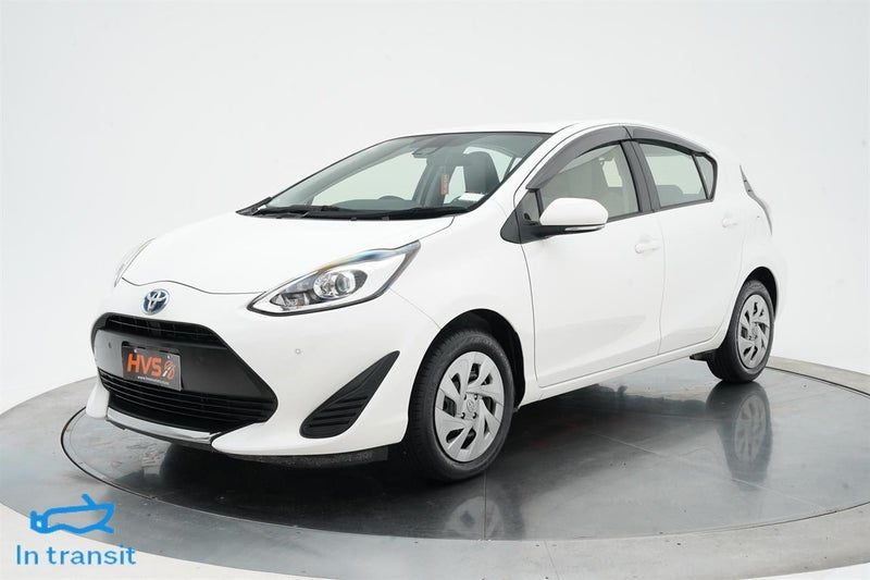 2021 Toyota Aqua Hybrid L, photo 3