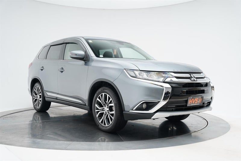 2016 Mitsubishi Outlander 24G 4WD 7 Seater, main photo
