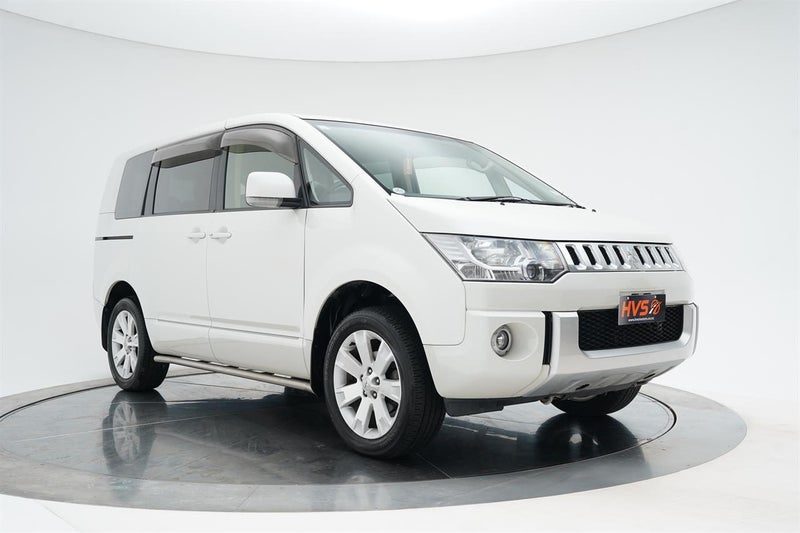 2013 Mitsubishi Delica 4WD 8 Seater