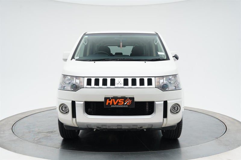 2013 Mitsubishi Delica 4WD 8 Seater, photo 2