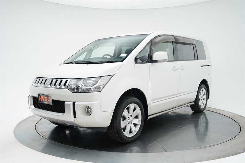 2013 Mitsubishi Delica 4WD 8 Seater, photo 3