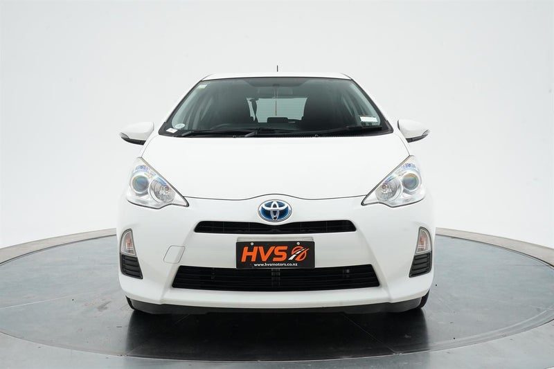 2014 Toyota Aqua Hybrid G, photo 2