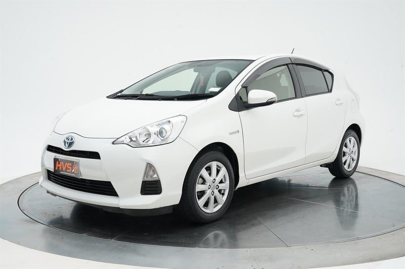2014 Toyota Aqua Hybrid G, photo 3