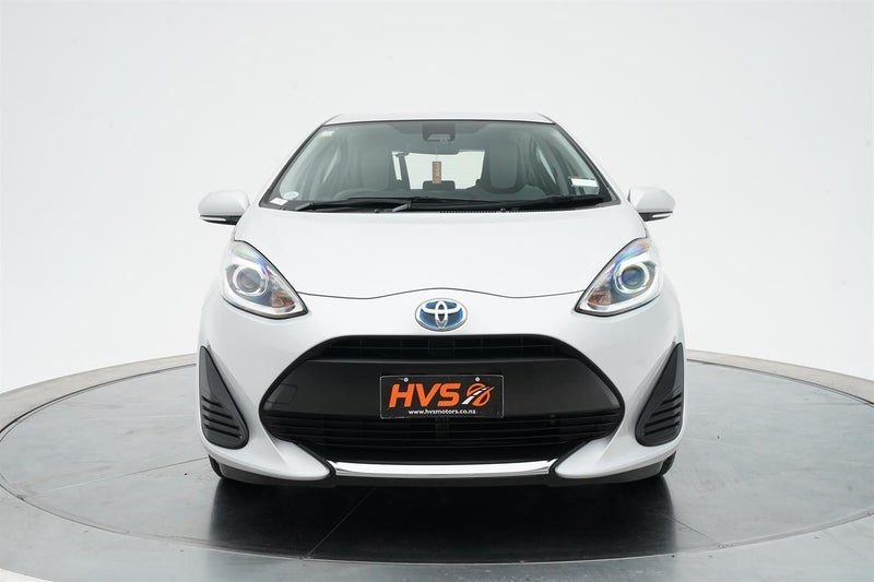 2021 Toyota Aqua Hybrid L, photo 2