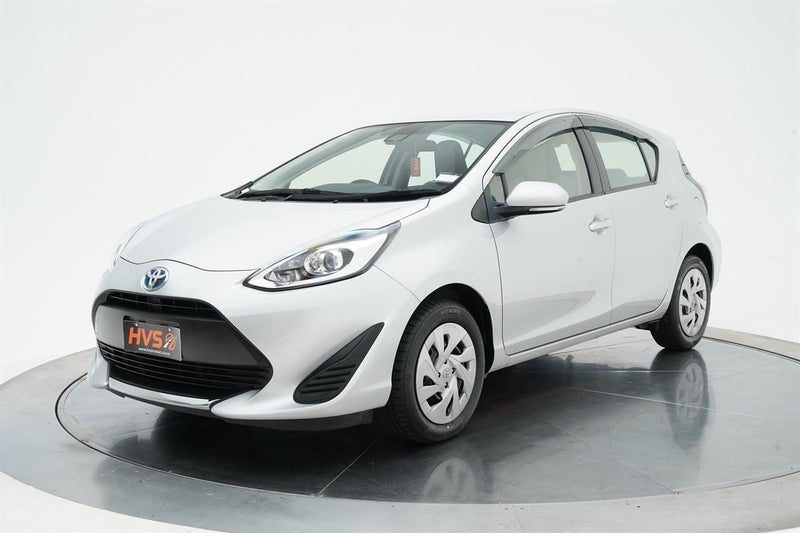 2021 Toyota Aqua Hybrid L, photo 3