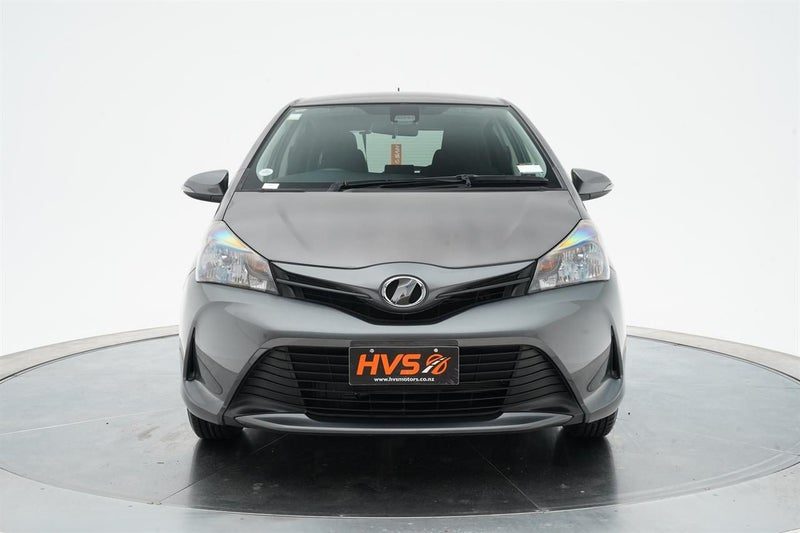 2016 Toyota Vitz F, photo 2