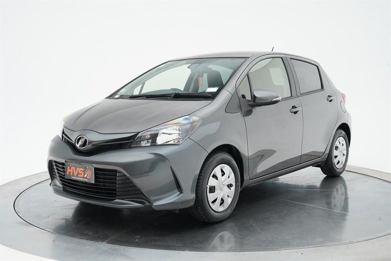 2016 Toyota Vitz F, photo 3