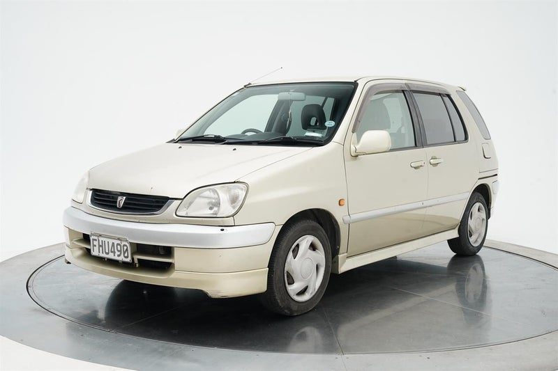 2002 Toyota Raum, photo 3