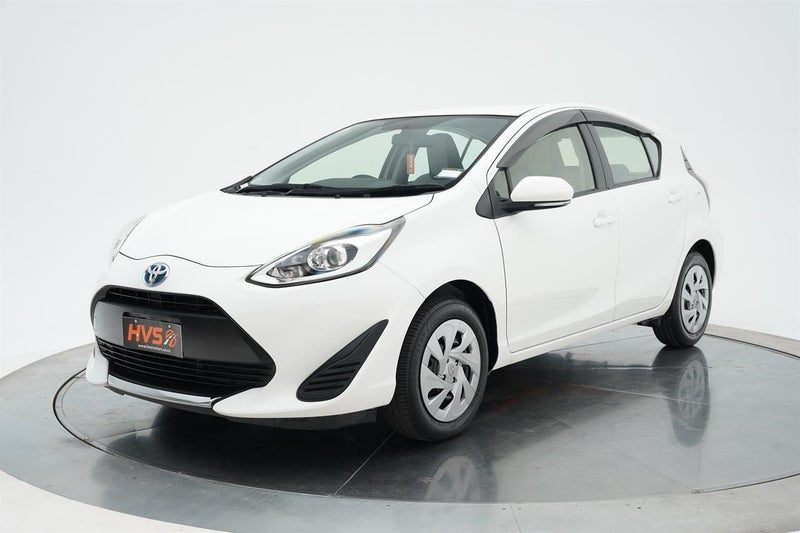 2021 Toyota Aqua Hybrid L, photo 3