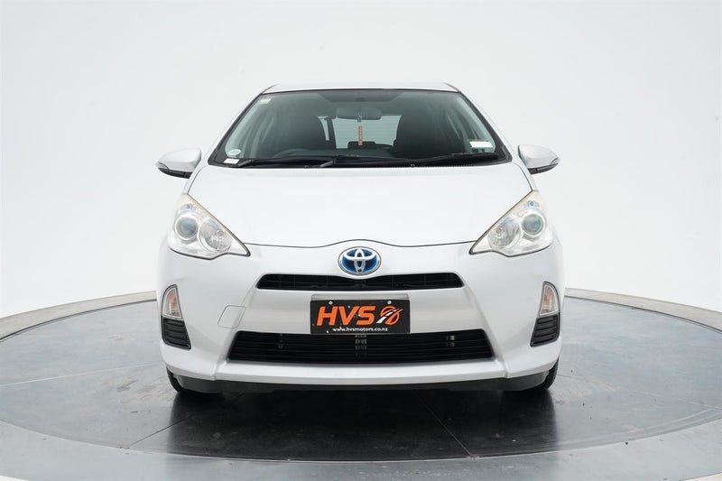 2014 Toyota Aqua Hybrid S, photo 2
