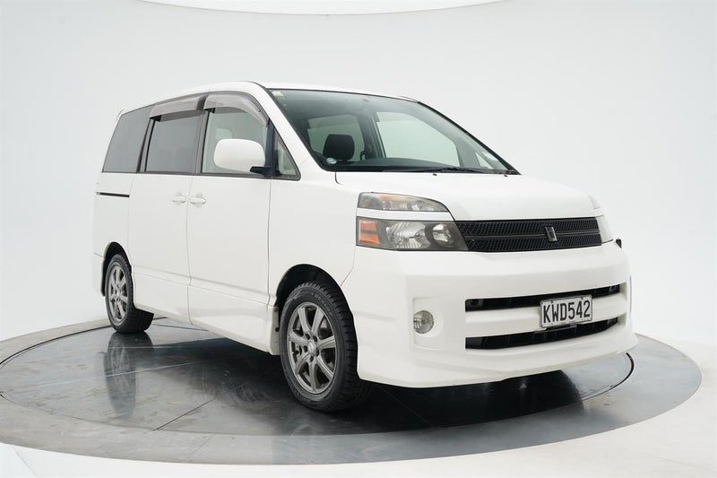 2005 Toyota Voxy