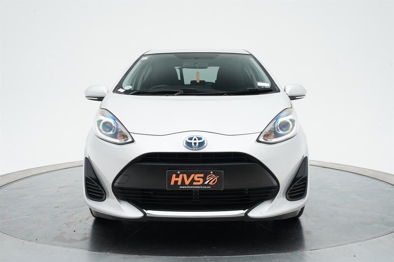 2021 Toyota Aqua Hybrid S, photo 2