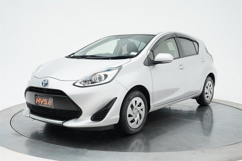 2021 Toyota Aqua Hybrid S, photo 3