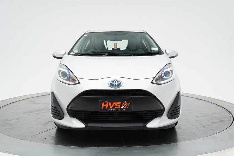 2019 Toyota Aqua Hybrid L, photo 2