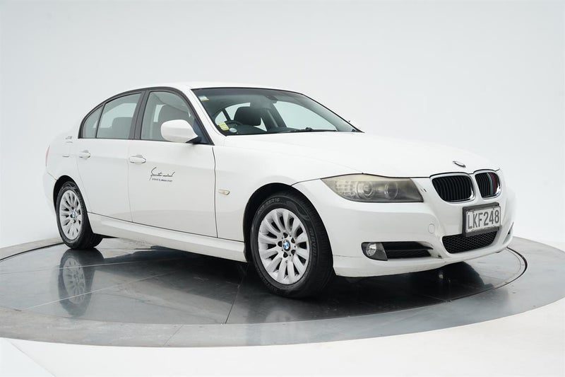 2009 BMW 320i 4 door sedan