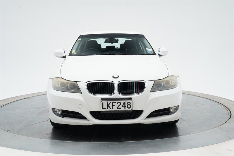2009 BMW 320i 4 door sedan, photo 2
