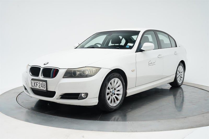 2009 BMW 320i 4 door sedan, photo 3