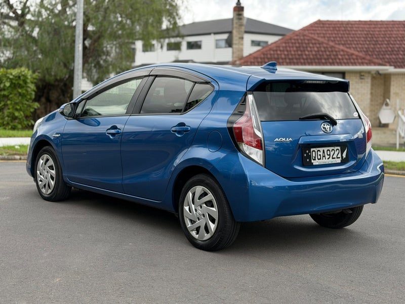 2015 Toyota Aqua, photo 3