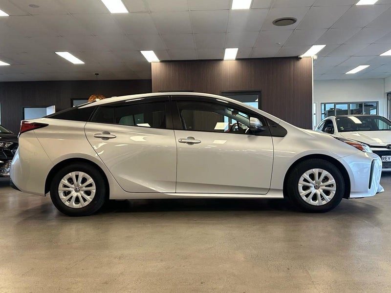2021 Toyota Prius -S / Adaptive Cruise Control, photo 3
