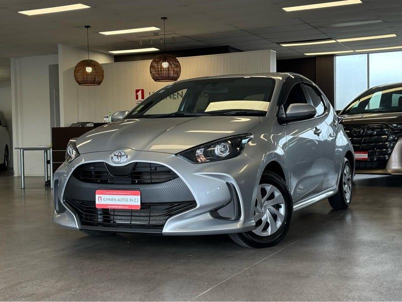 2023 Toyota Yaris X- Petrol/ Apple CarPlay, main photo