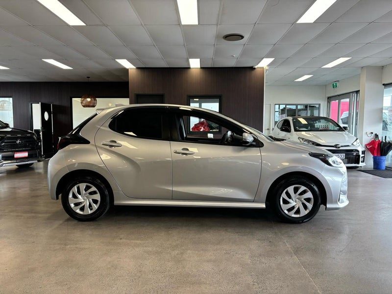 2023 Toyota Yaris X- Petrol/ Apple CarPlay, photo 3